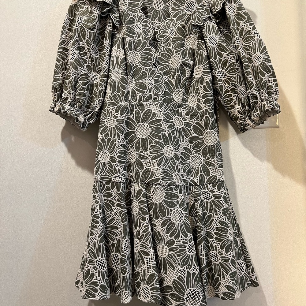 Sandro Applique Detail V Neck jade/white
Floral Lace Blue Mini Dress